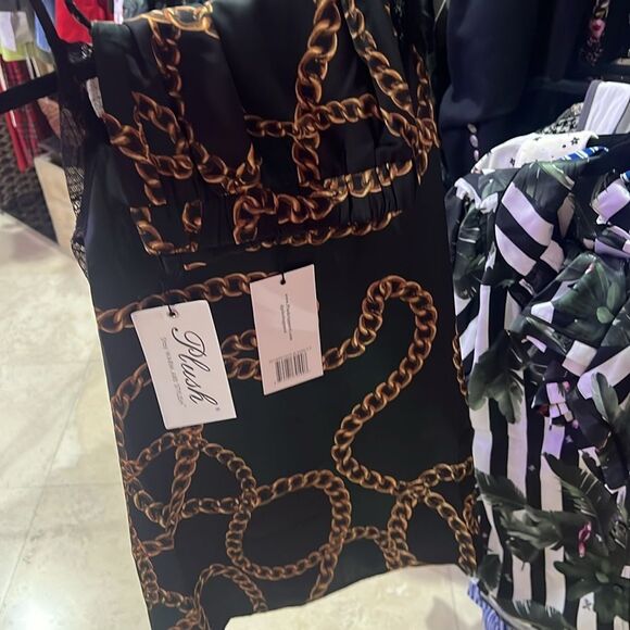 REVOLVE Plush SILKY PAJAMA Chain Link Pajama Set Black & Green - Picture 3 of 3